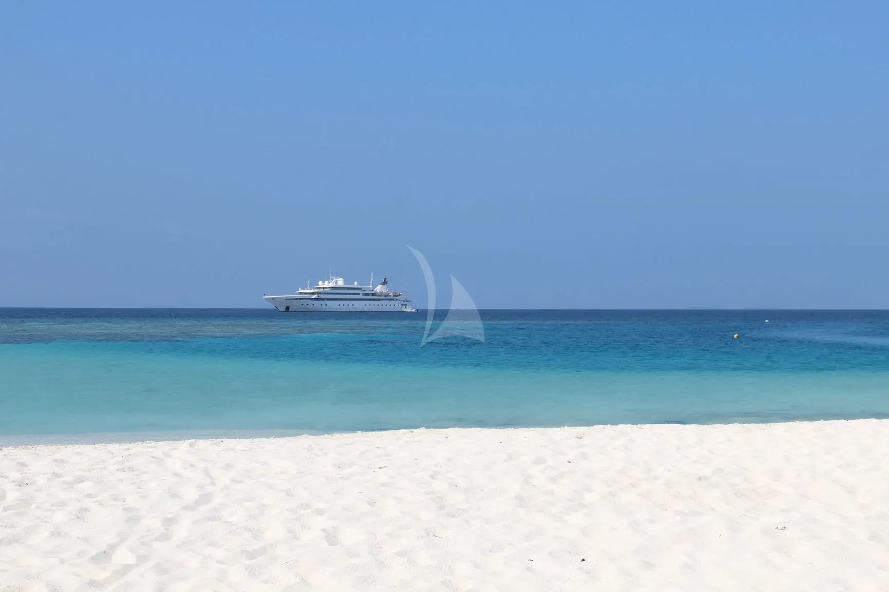 Luxury Crewed Motor Yacht LAUREN L photo 6