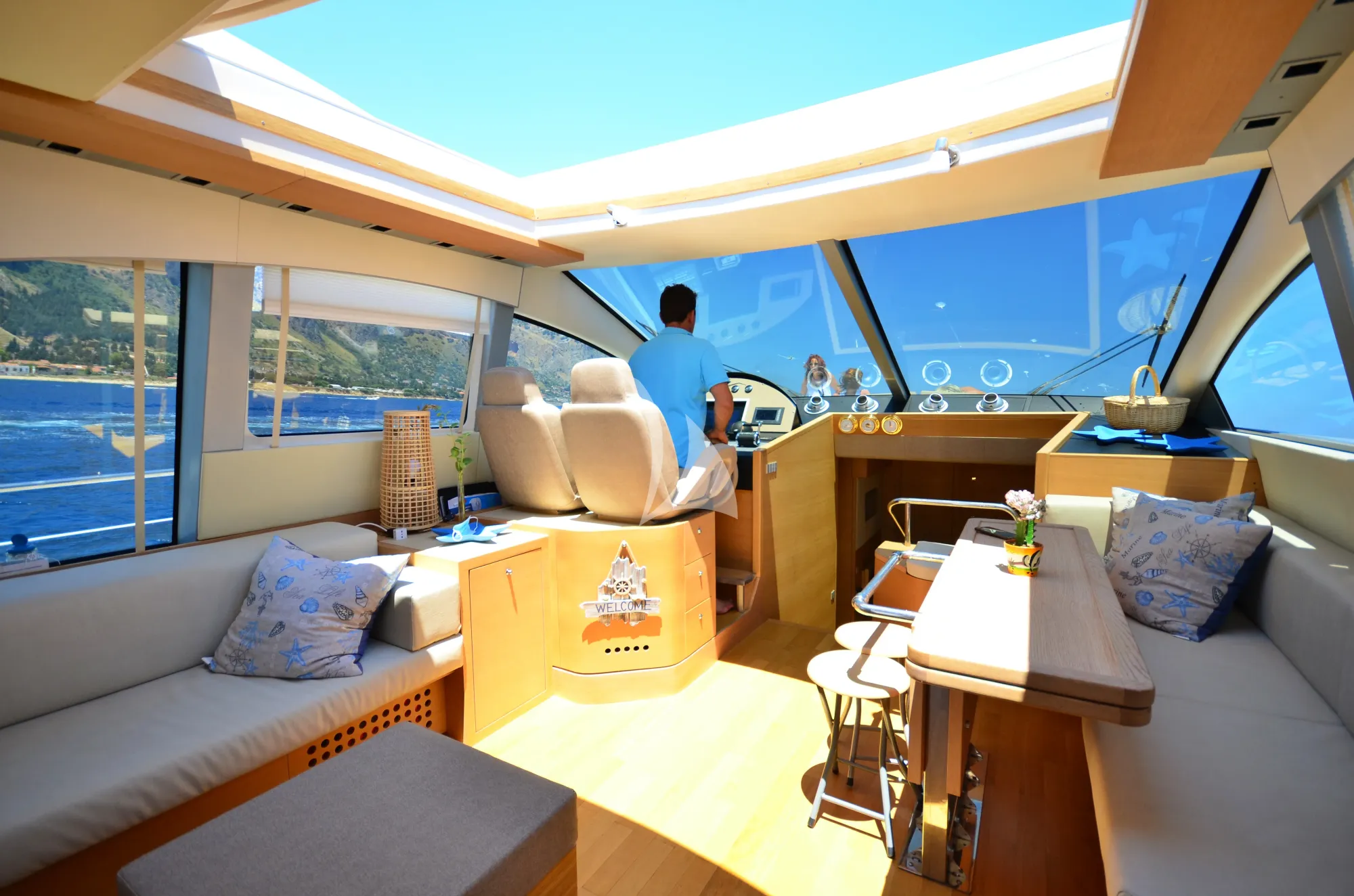 Crewed Motor Yacht LAYLA photo 6