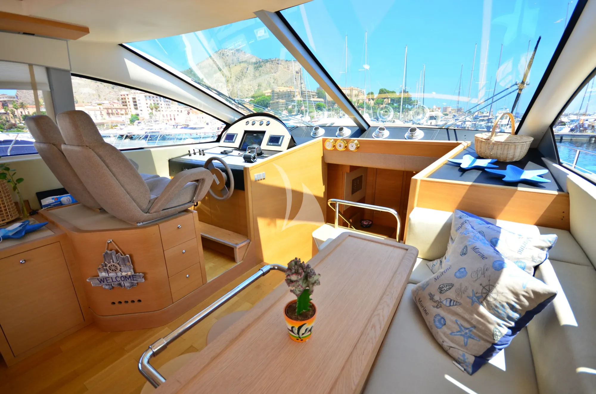 Crewed Motor Yacht LAYLA photo 7