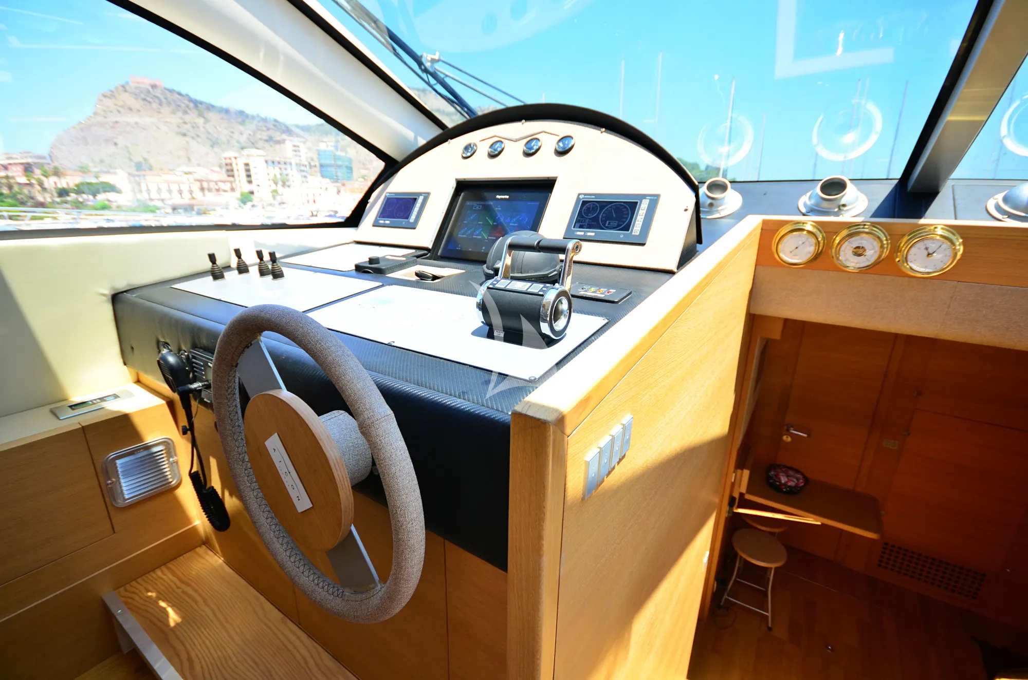 Crewed Motor Yacht LAYLA photo 8