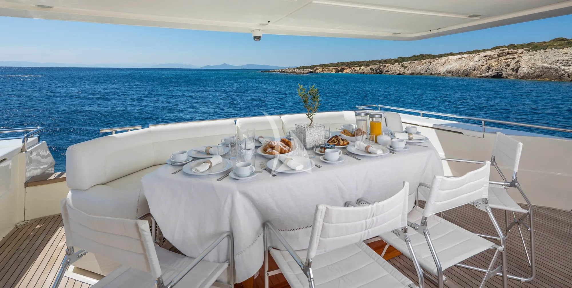 Luxury Crewed Motor Yacht LAZY DAYS photo 3