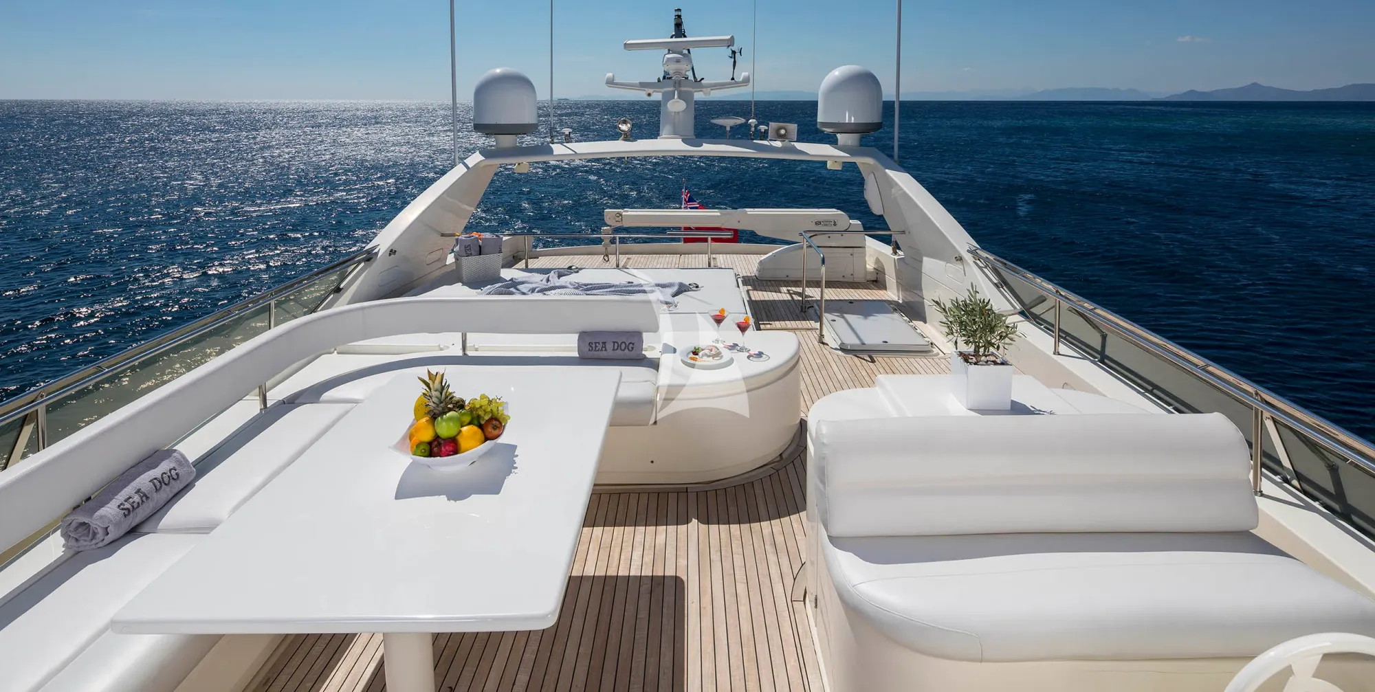 Luxury Crewed Motor Yacht LAZY DAYS photo 4
