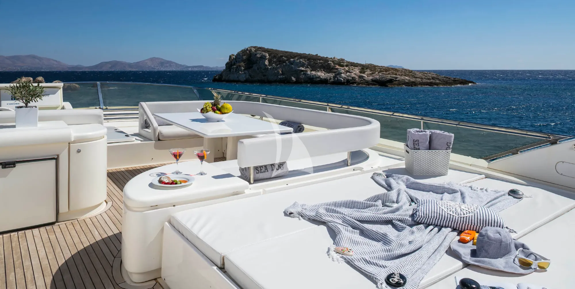Luxury Crewed Motor Yacht LAZY DAYS photo 6