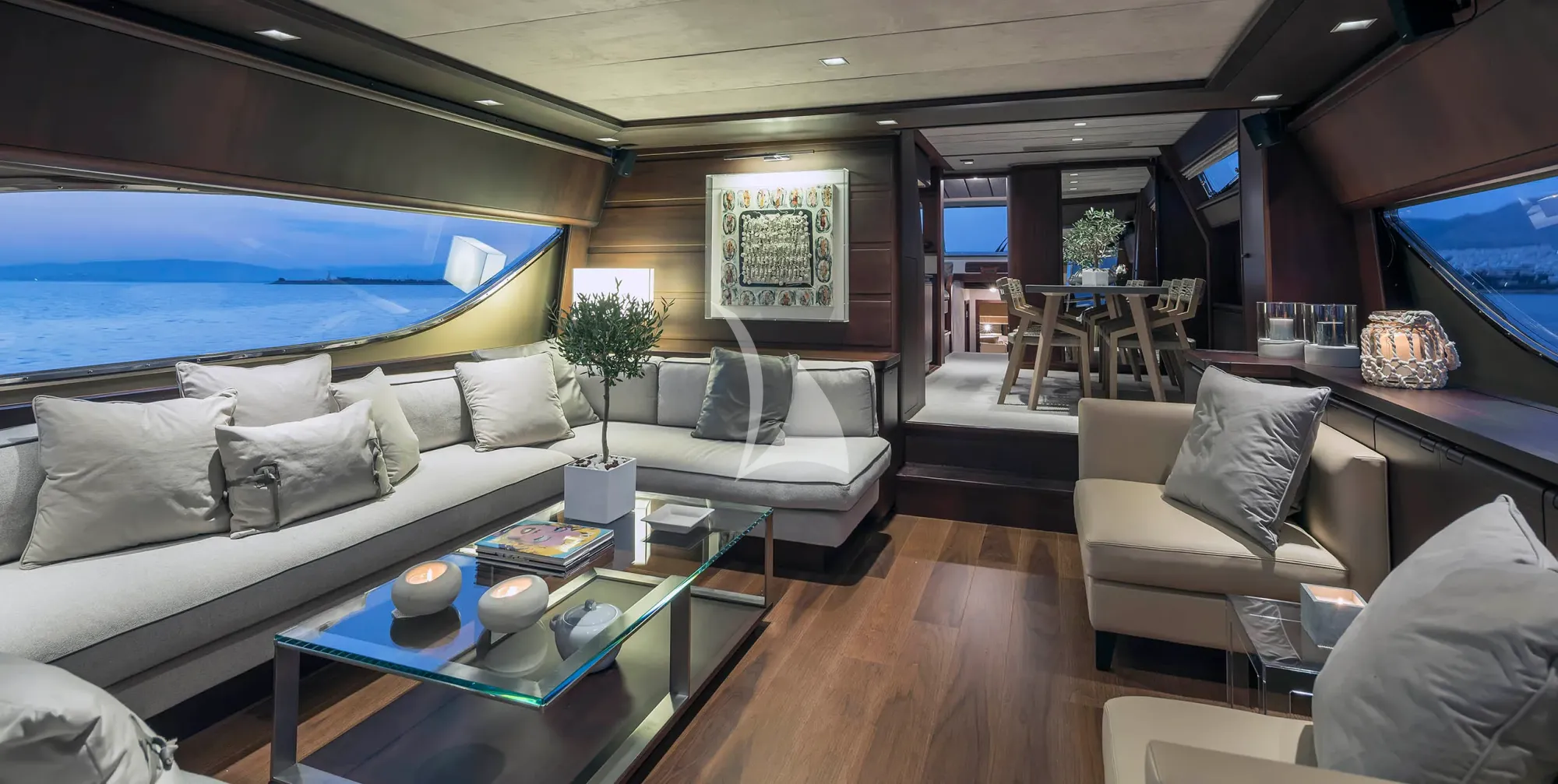 Luxury Crewed Motor Yacht LAZY DAYS photo 8