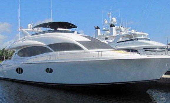 Crewed Motor Yacht Lazzara 84