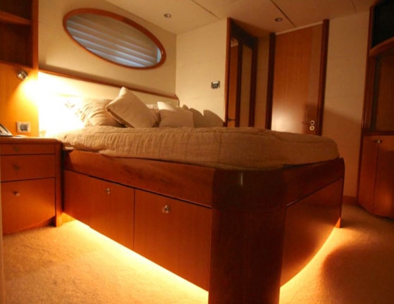 Crewed Motor Yacht Lazzara 84 photo 6