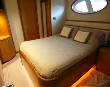 Crewed Motor Yacht Lazzara 84 photo 7