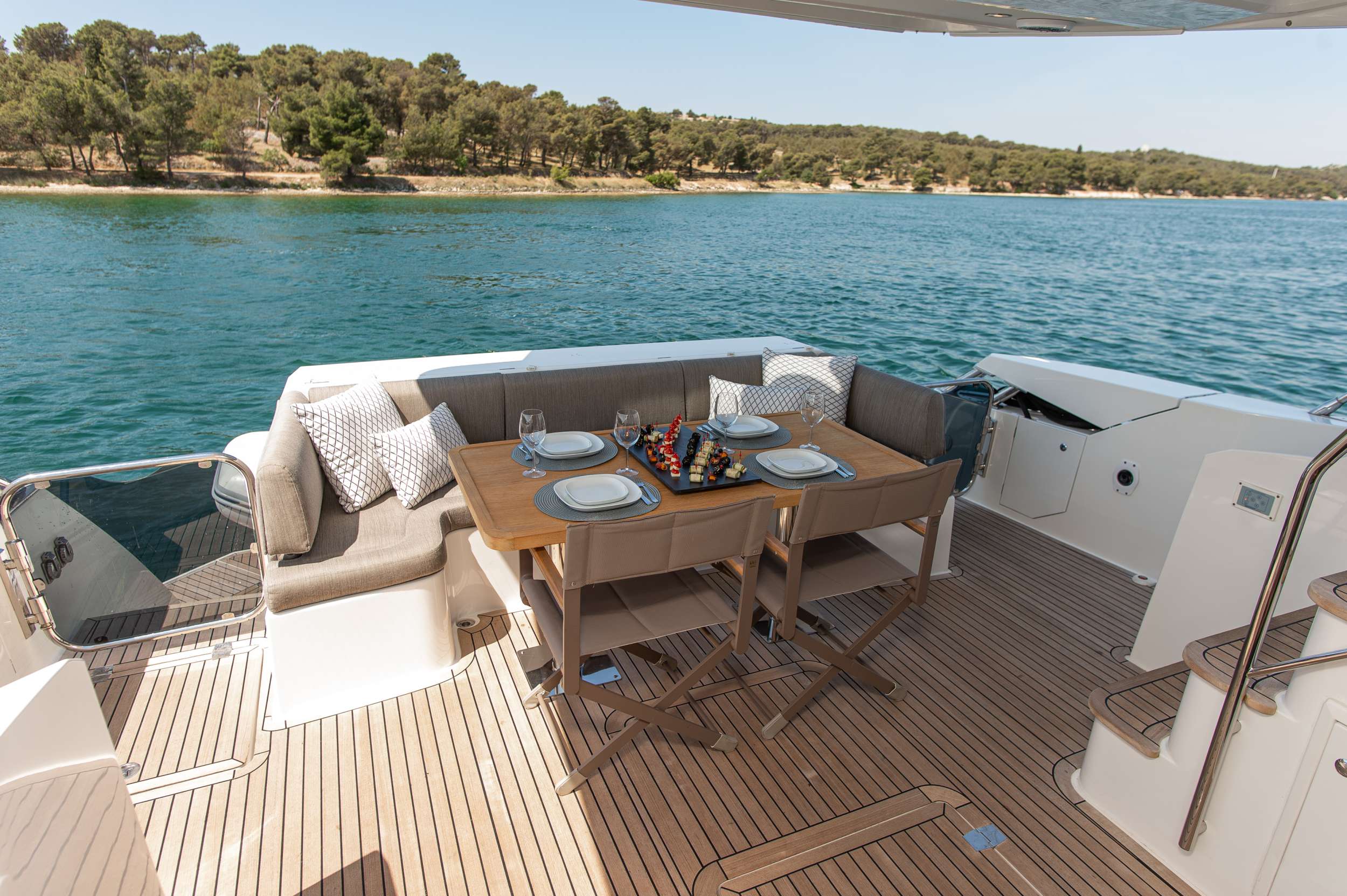 Luxury Crewed Motor Yacht LE CHIFFRE photo 7