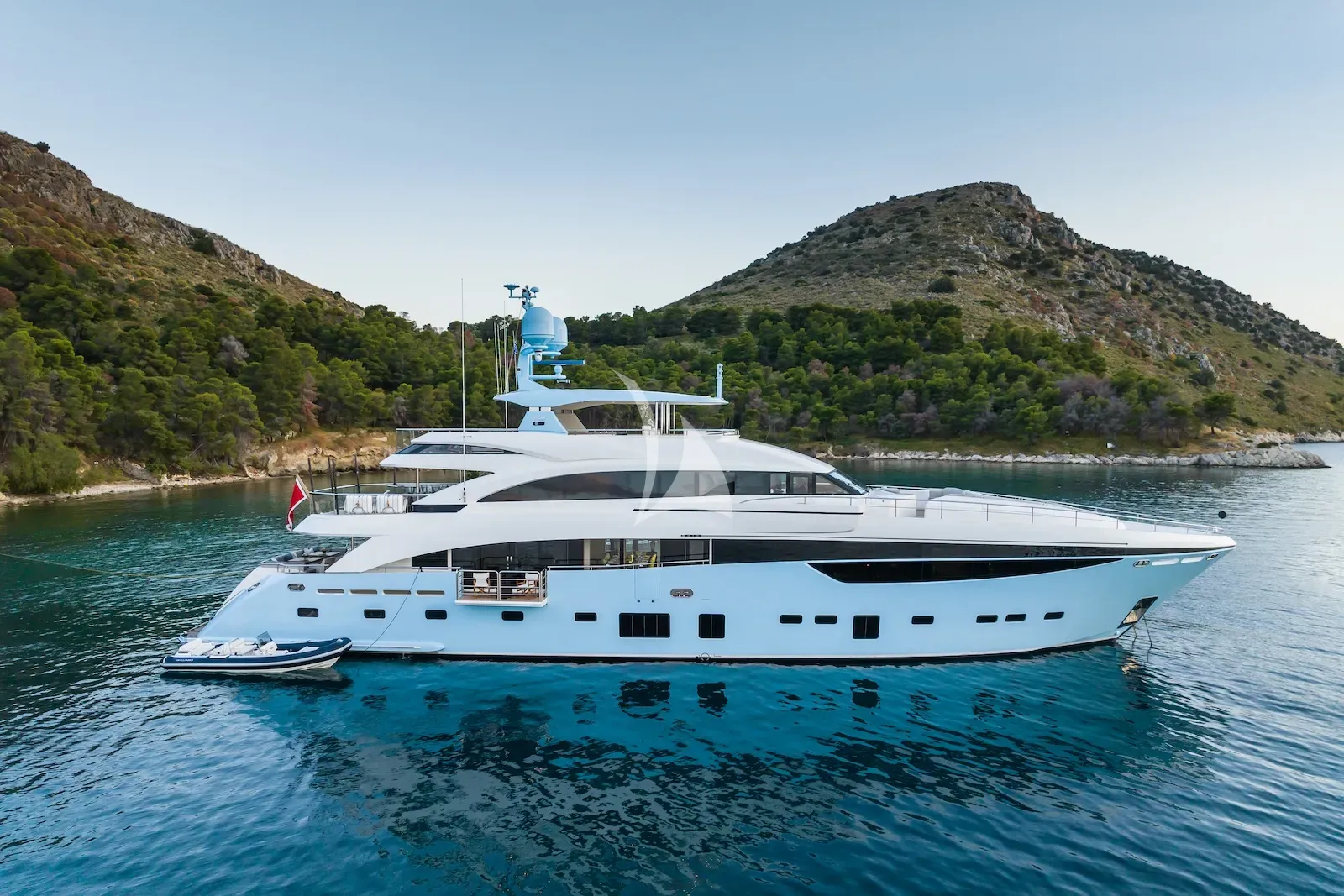 Luxury Crewed Motor Yacht LE VERSEAU photo 3