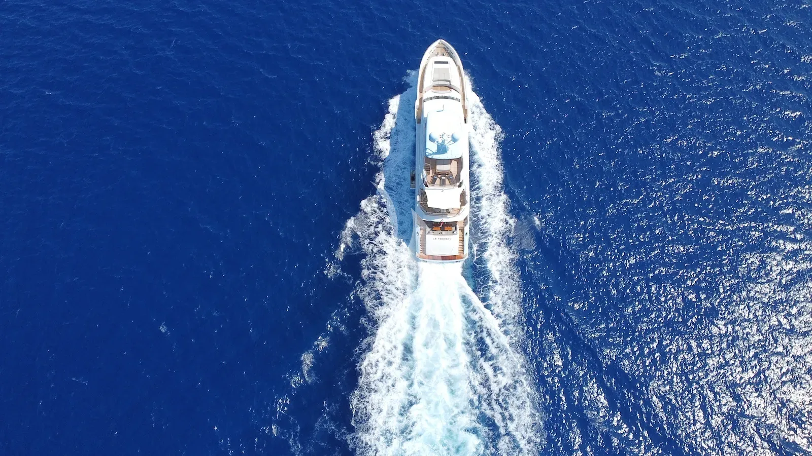 Luxury Crewed Motor Yacht LE VERSEAU photo 8