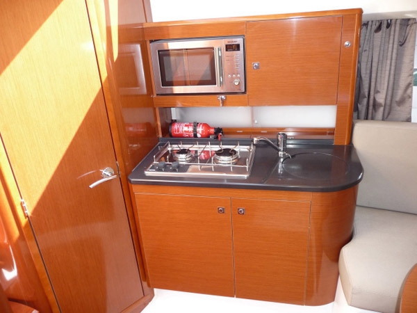 Bareboat Motor Yacht Leader 8 photo 3