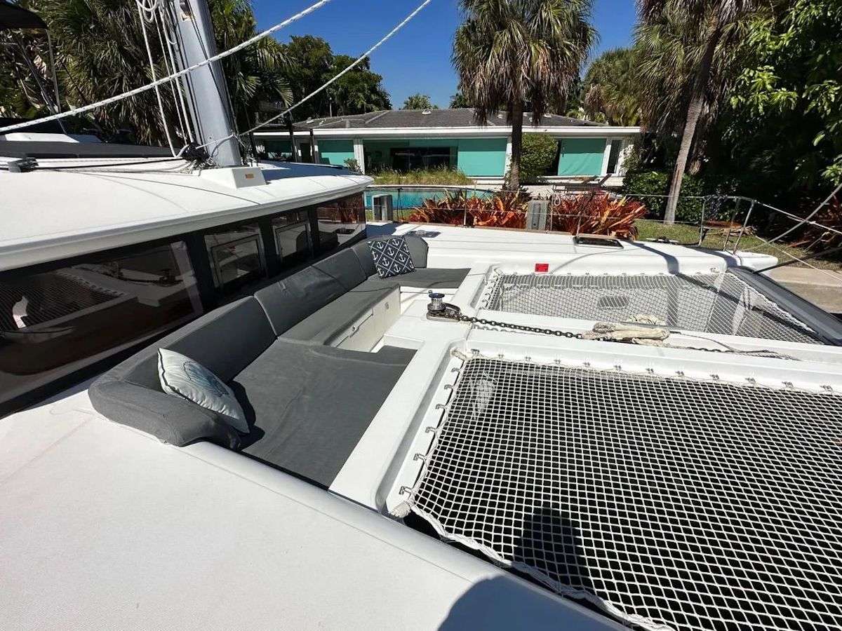 Crewed Catamaran LEAF CHASER photo 3