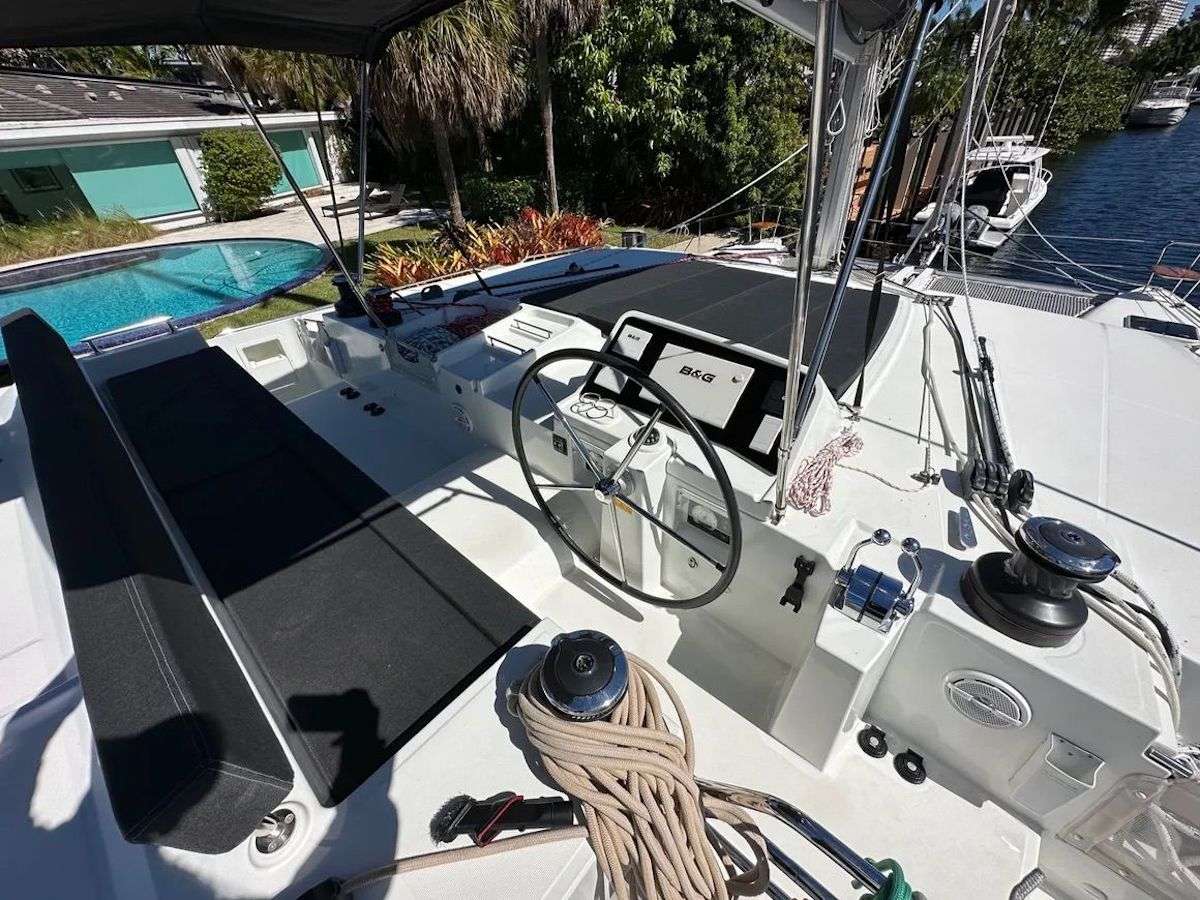 Crewed Catamaran LEAF CHASER photo 4