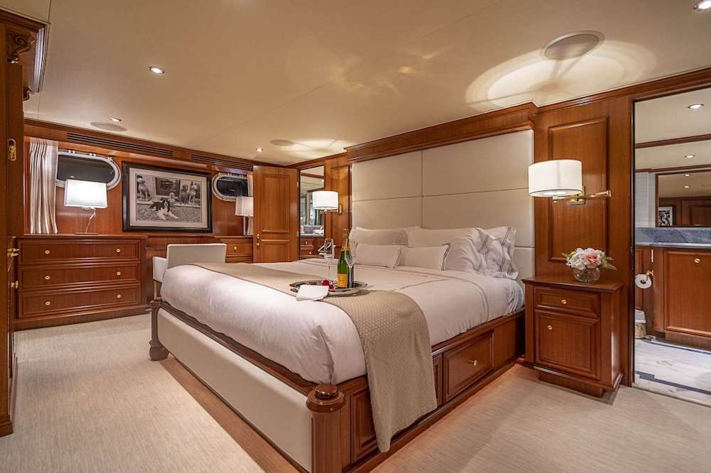 Luxury Crewed Motor Yacht LEGACY photo 8