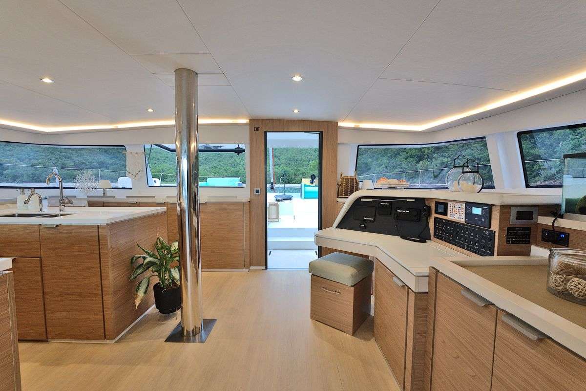 Crewed Catamaran LEGASEA photo 8