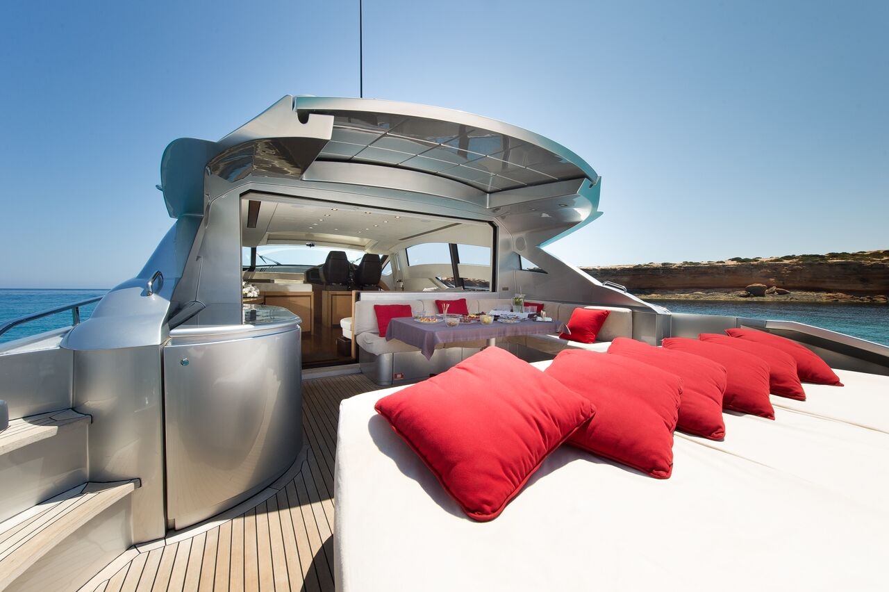 Luxury Crewed Motor Yacht LEGENDARY photo 6
