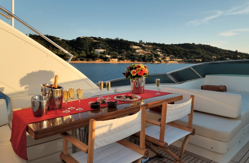 Luxury Crewed Motor Yacht LEONARDO photo 8