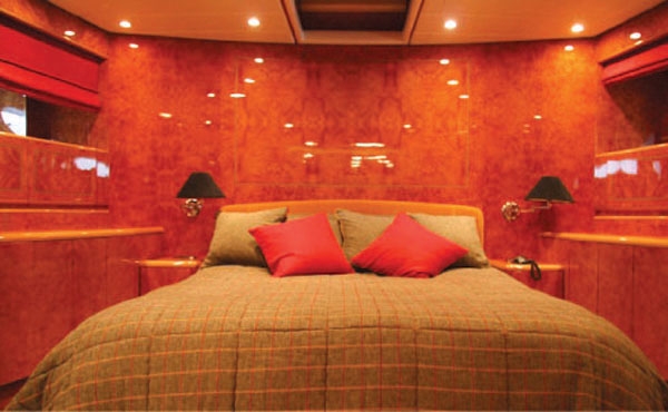 Luxury Crewed Motor Yacht MAGENTA I photo 5