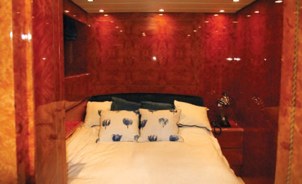 Luxury Crewed Motor Yacht MAGENTA I photo 6