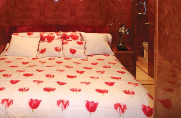 Luxury Crewed Motor Yacht MAGENTA I photo 7