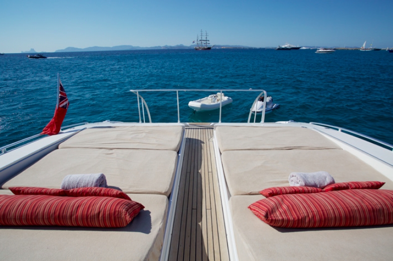 Crewed Motor Yacht Leopard 27m photo 6