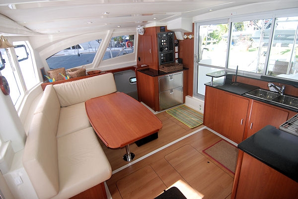 Bareboat Catamaran Leopard 44 photo 5