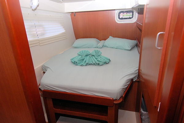 Bareboat Catamaran Leopard 44 photo 7