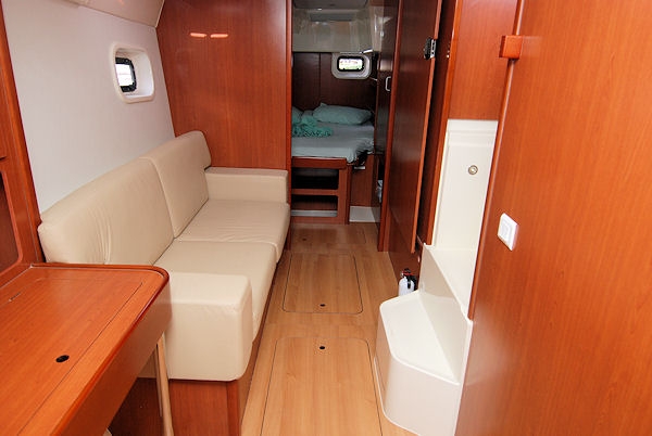 Bareboat Catamaran Leopard 44 photo 8