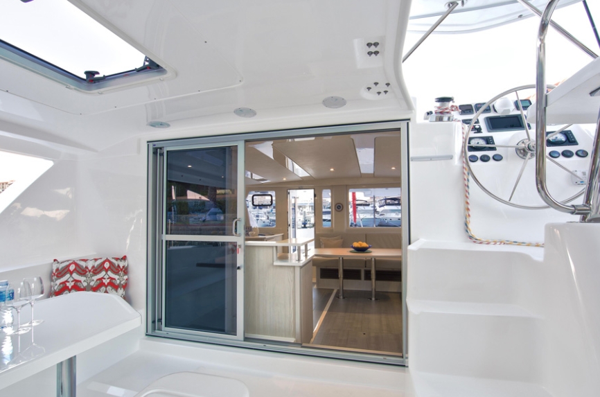 Bareboat Catamaran Leopard 44 photo 5