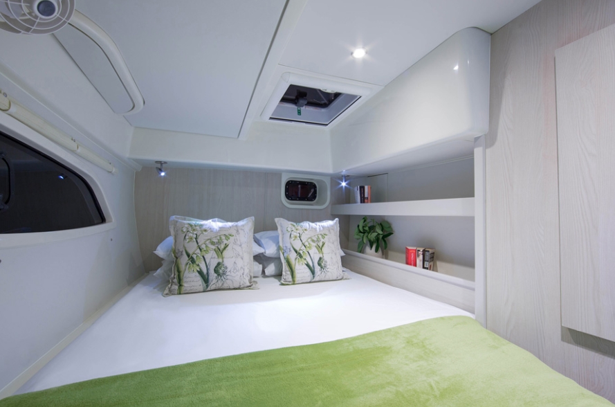 Bareboat Catamaran Leopard 44 photo 8