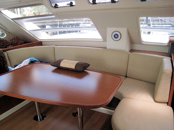 Bareboat Catamaran Leopard 46 photo 4