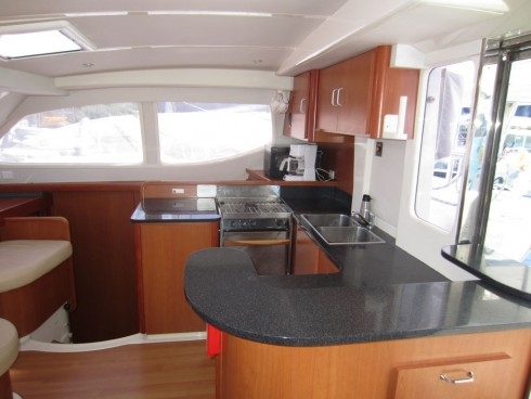 Bareboat Catamaran Leopard 46 photo 3