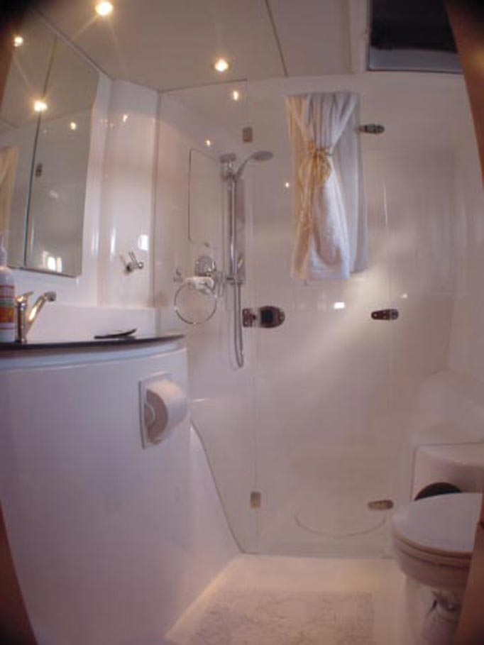 Bareboat Catamaran Leopard 46 photo 5