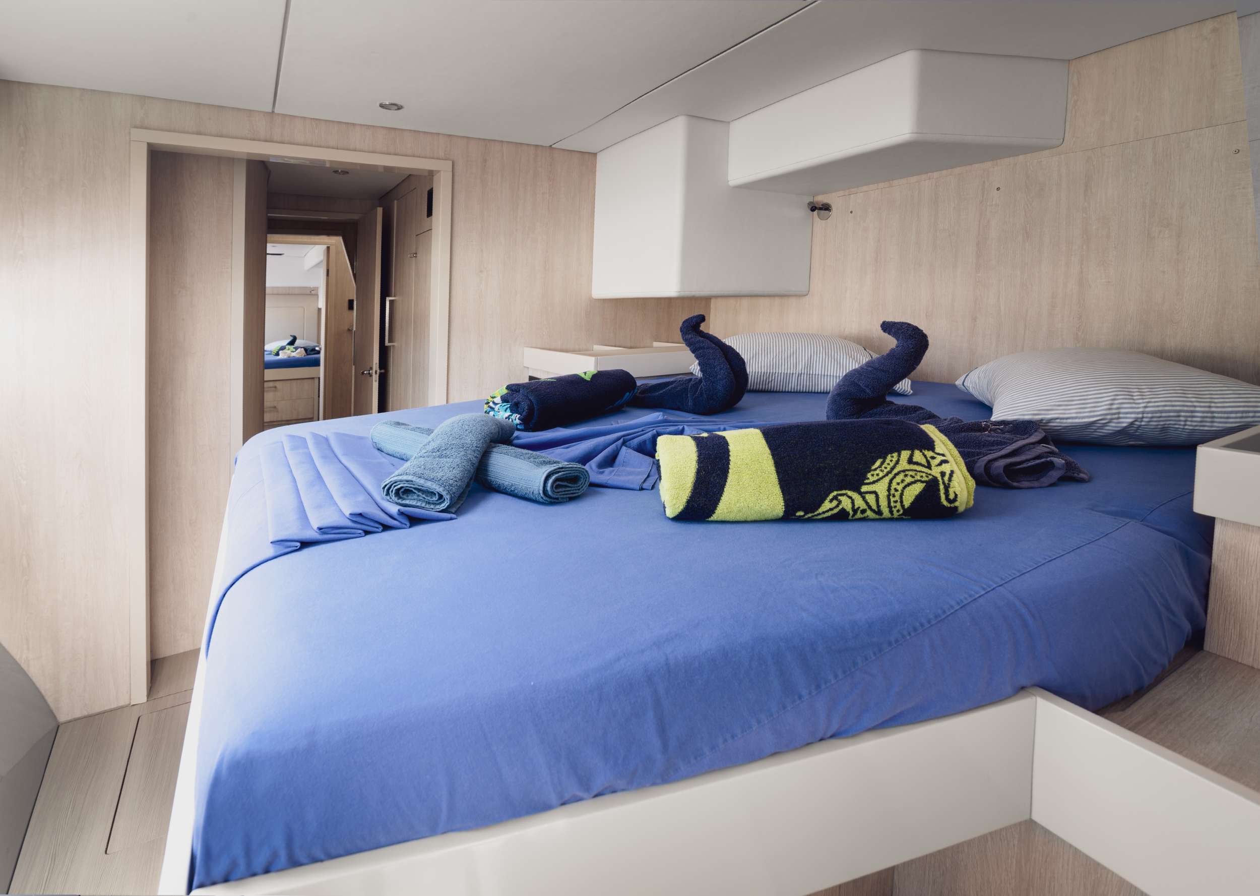 Luxury Crewed Catamaran BETWEEN photo 7
