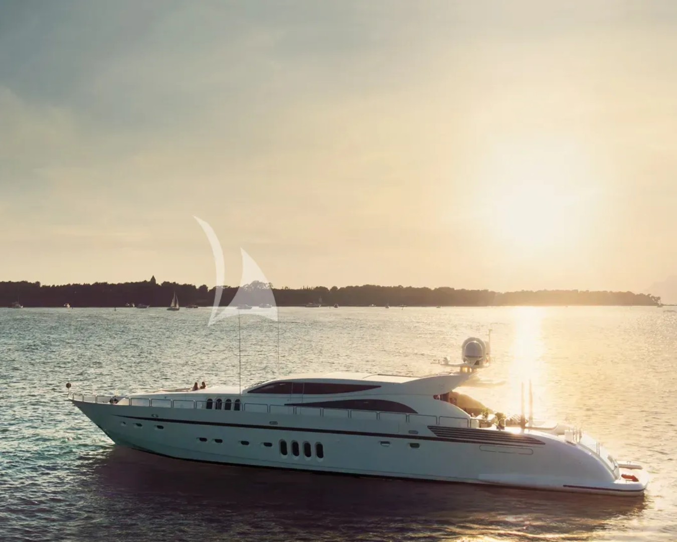 Luxury Crewed Motor Yacht LEOPARD photo 3