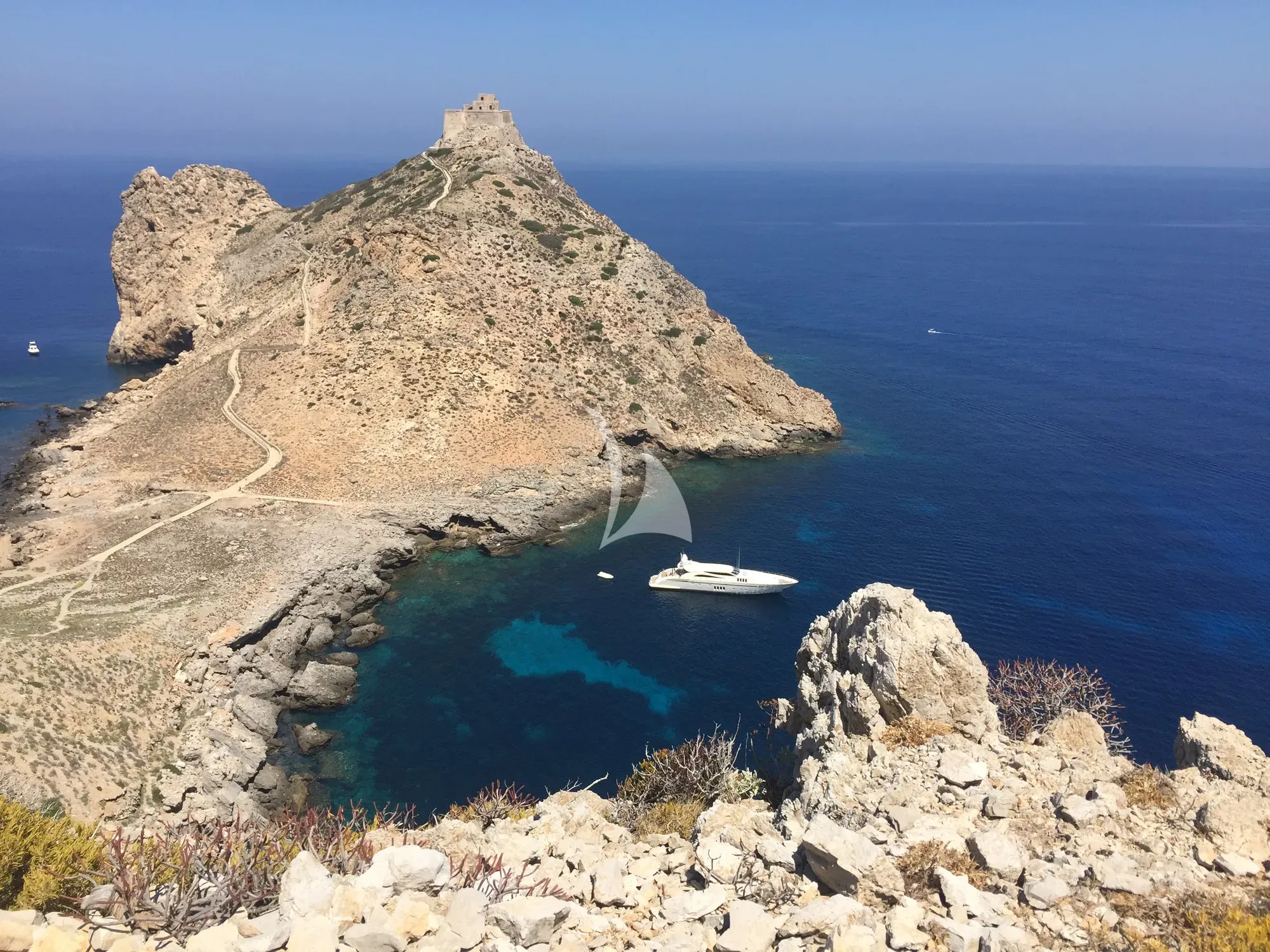 Luxury Crewed Motor Yacht LEOPARD photo 4