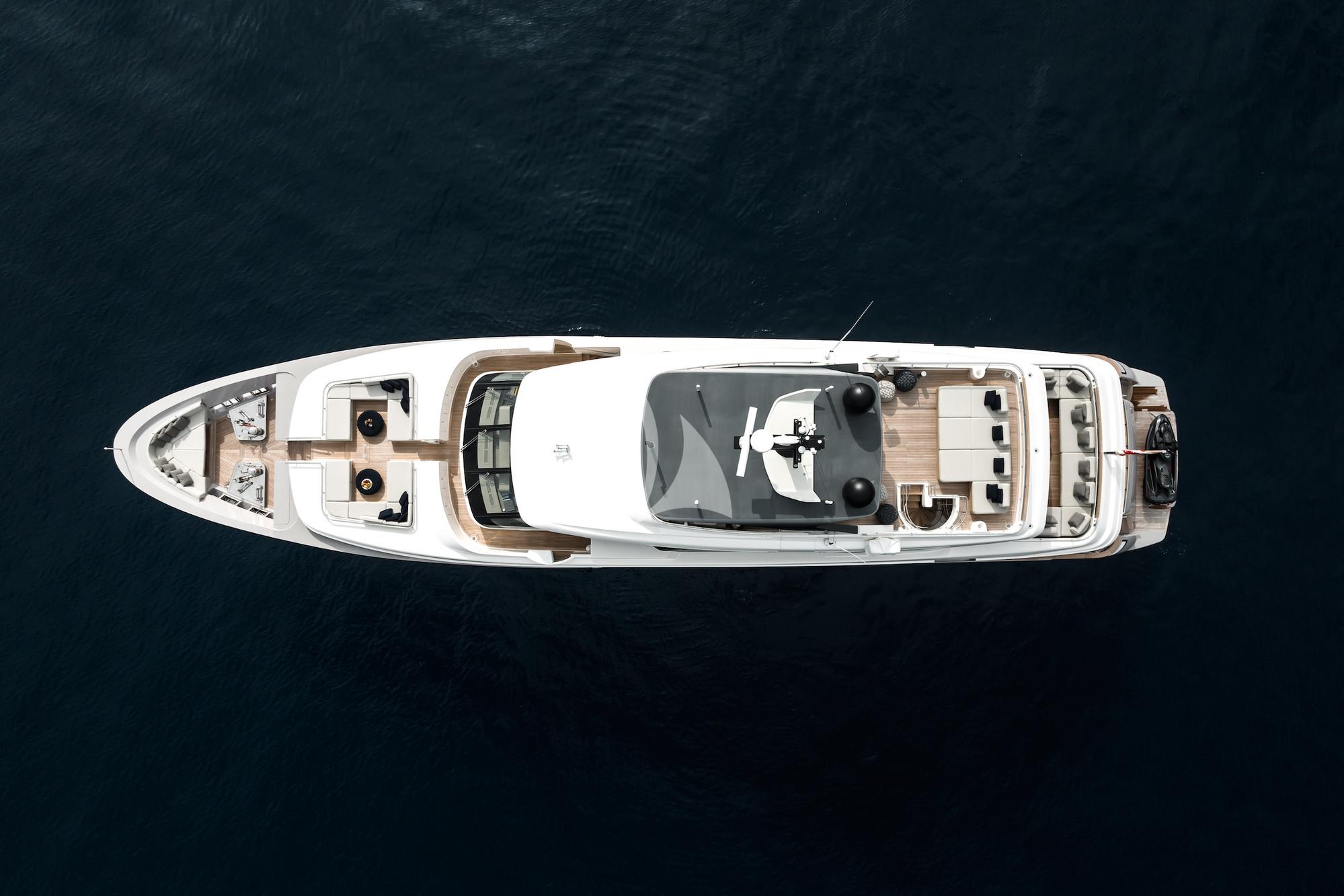 Luxury Crewed Motor Yacht LES BRUXELLOIS photo 4