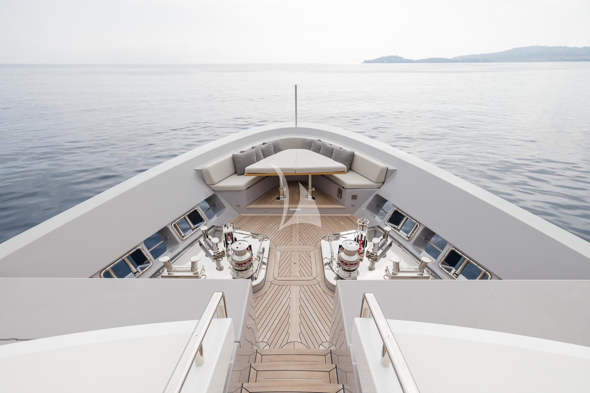 Luxury Crewed Motor Yacht LES BRUXELLOIS photo 6