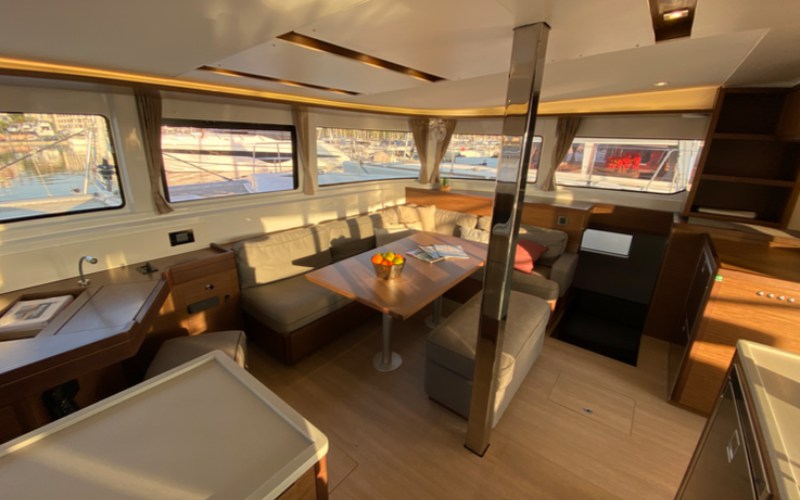 Bareboat Catamaran LES JUMEAUX photo 3