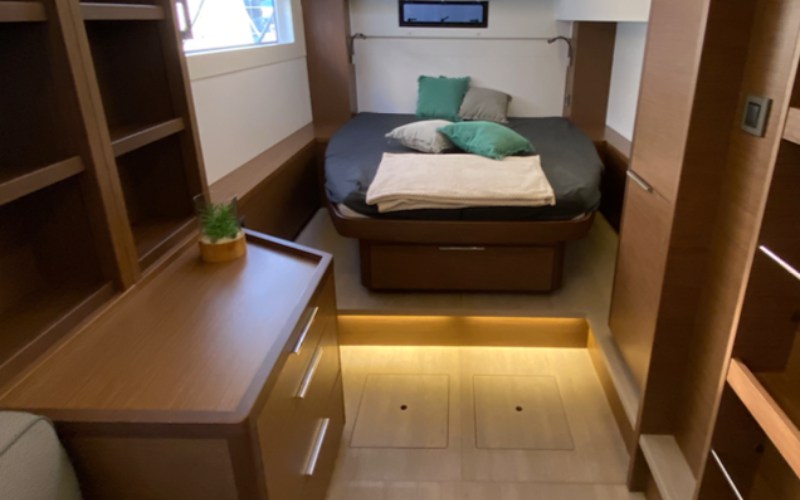 Bareboat Catamaran LES JUMEAUX photo 7