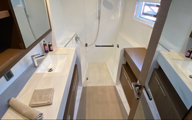 Bareboat Catamaran LES JUMEAUX photo 8