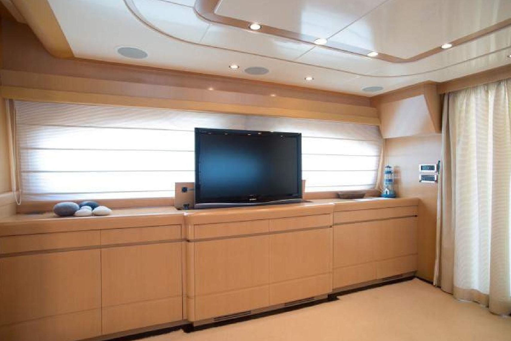 Luxury Crewed Motor Yacht LETTOULI III photo 7