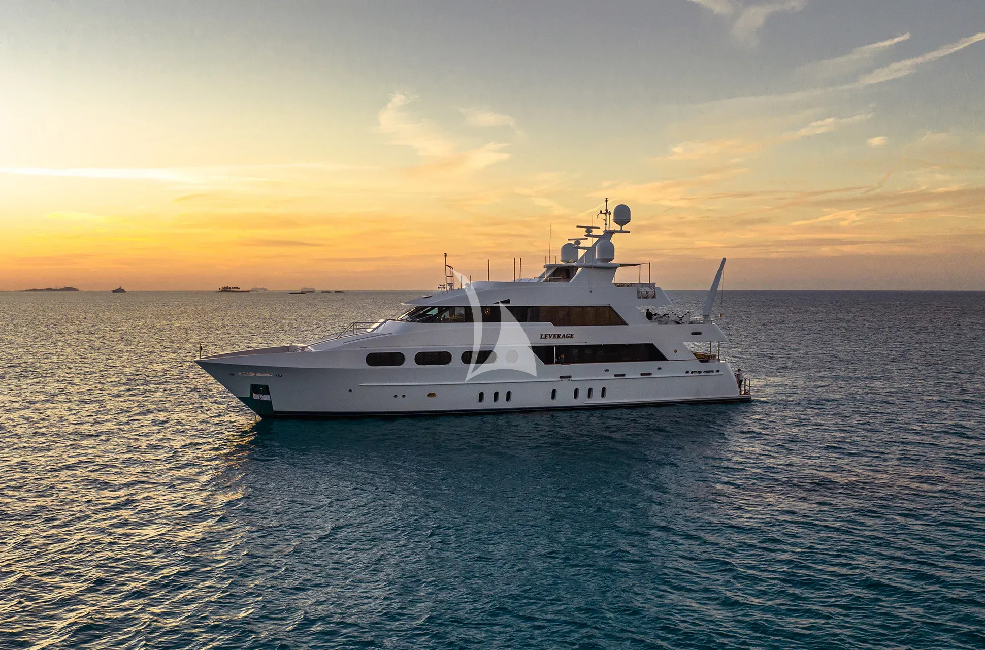 Luxury Crewed Motor Yacht LEVERAGE photo 4
