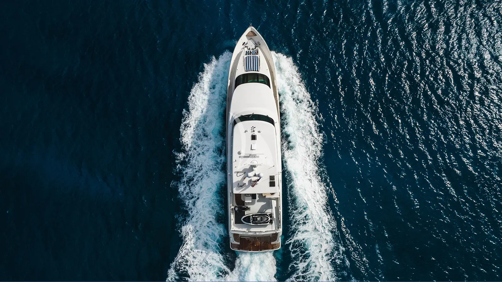 Luxury Crewed Motor Yacht LEXINGTON photo 3