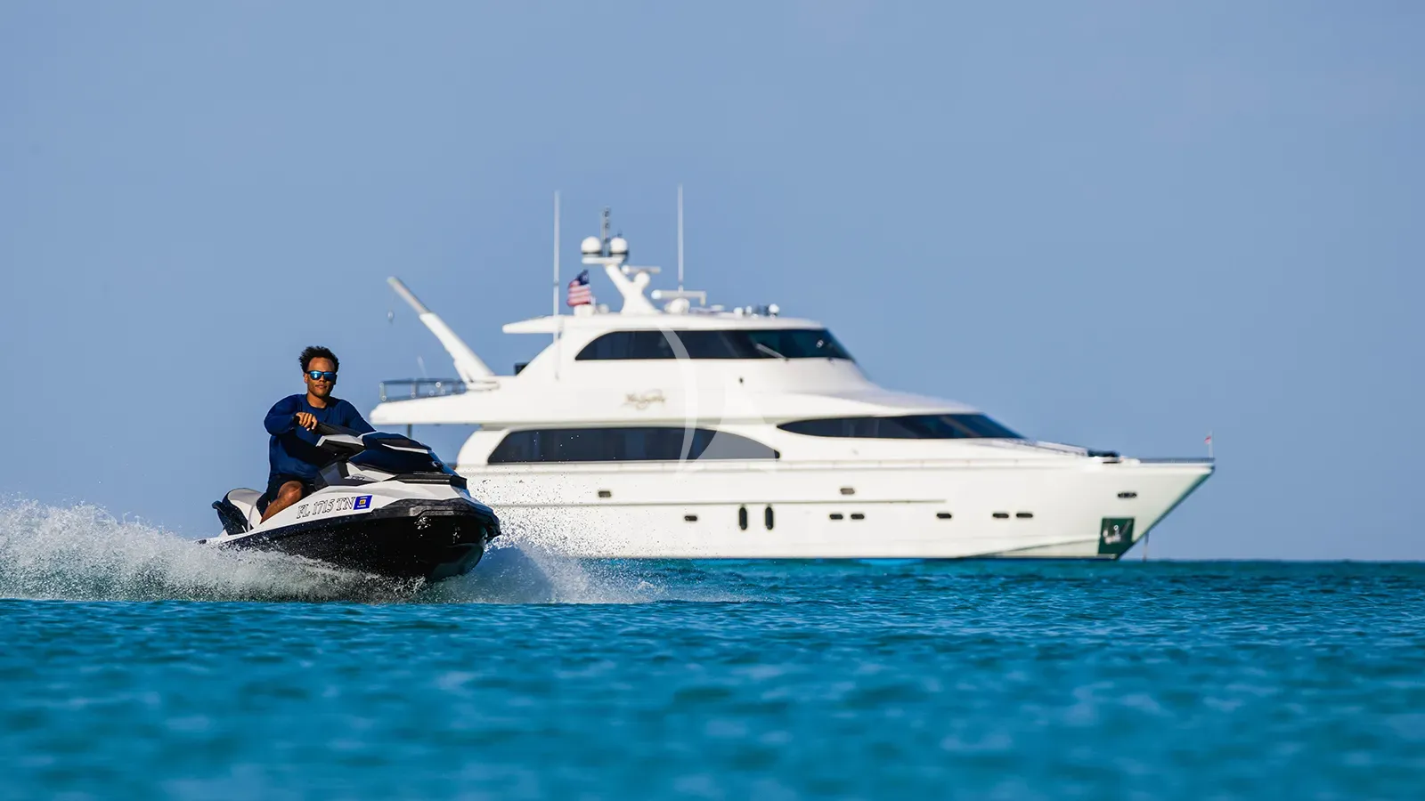 Luxury Crewed Motor Yacht LEXINGTON photo 4