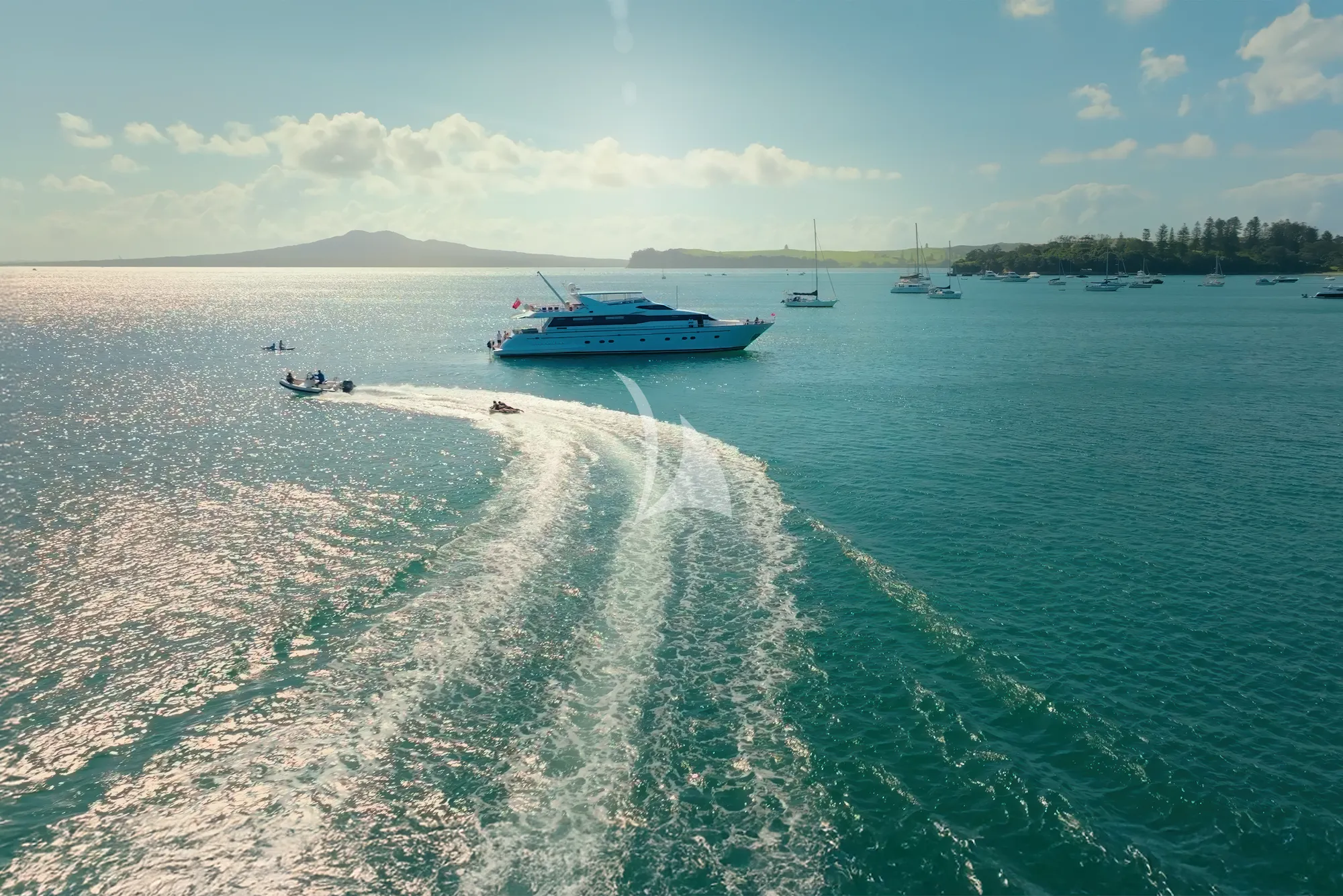 Luxury Crewed Motor Yacht LIBERTE IV photo 3