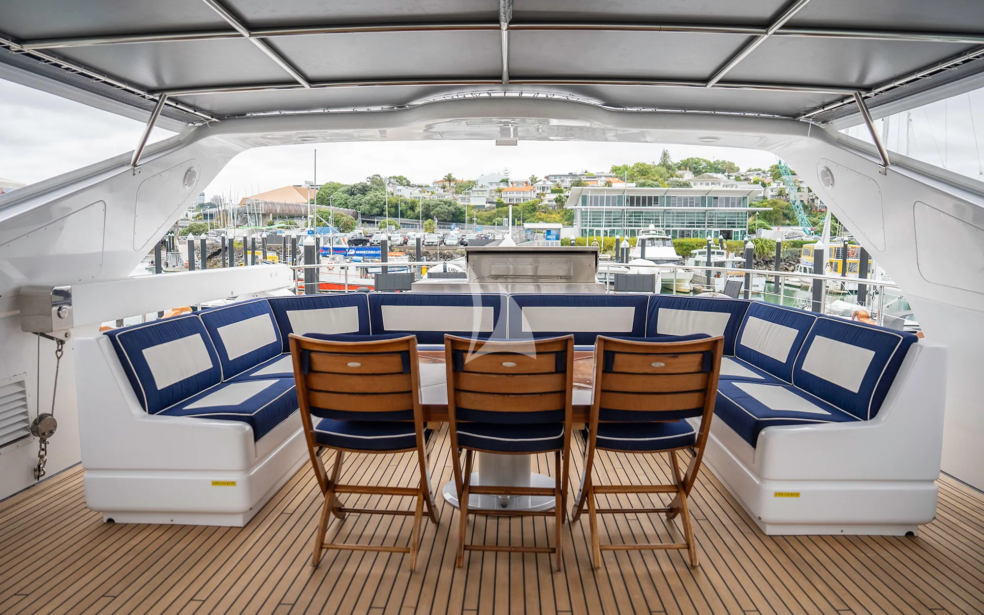 Luxury Crewed Motor Yacht LIBERTE IV photo 5