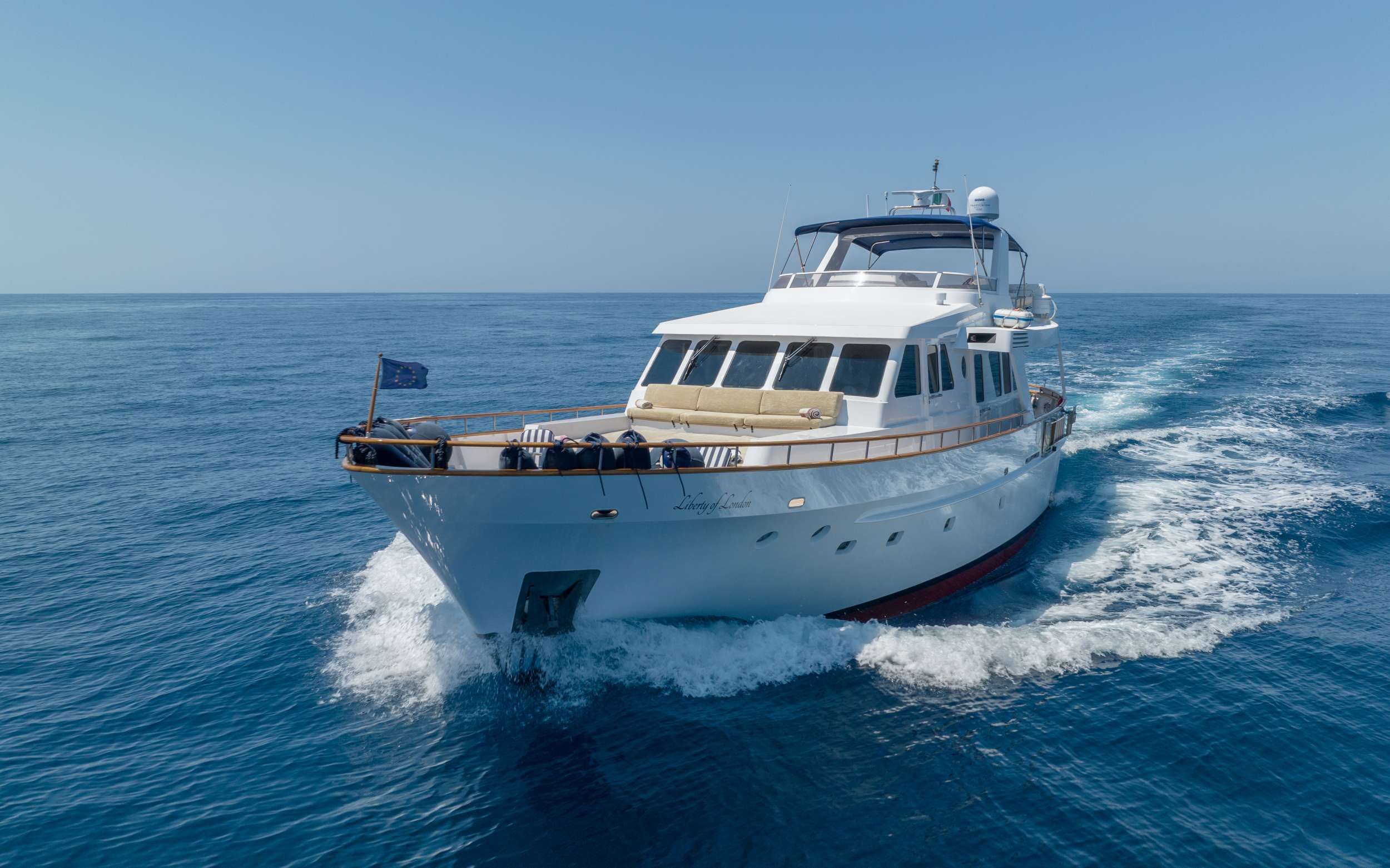 Crewed Motor Yacht LIBERTY OF LONDON photo 3