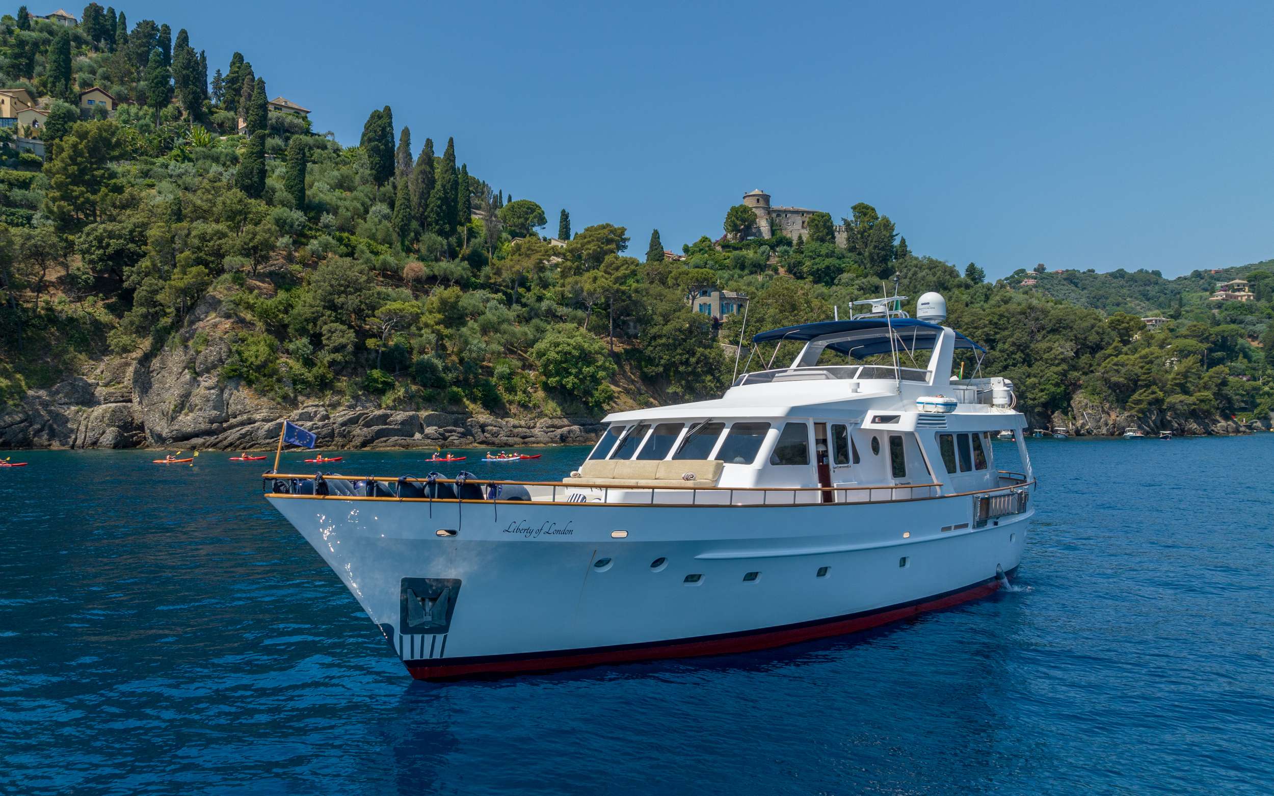 Crewed Motor Yacht LIBERTY OF LONDON photo 4