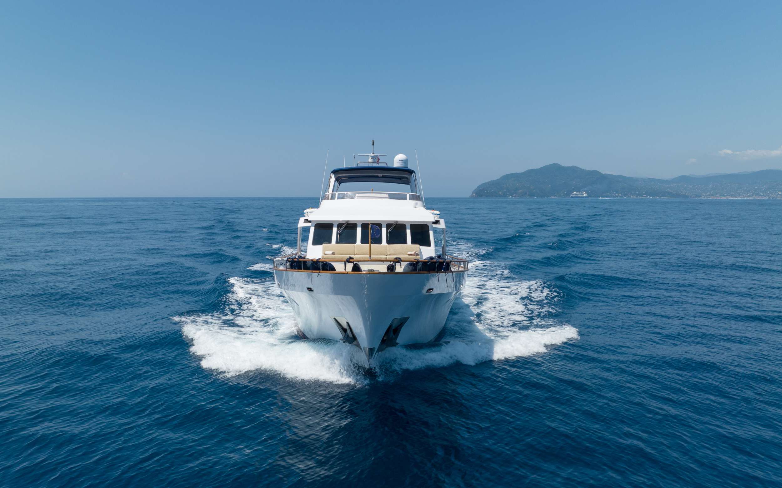 Crewed Motor Yacht LIBERTY OF LONDON photo 6